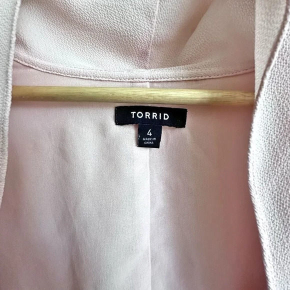 TORRID | Crepe Shrug Open Draped Waterfall Light Pink Lightweight Blazer | 4 4X - Picture 4 of 8